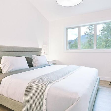 Oasis Getaway, Mins To Lake, King Bed, Dbl Garage Invermere Zewnętrze zdjęcie