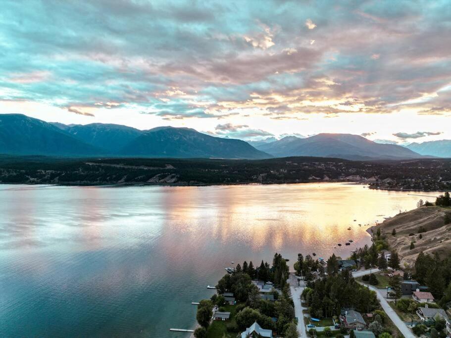 Oasis Getaway, Mins To Lake, King Bed, Dbl Garage Invermere Zewnętrze zdjęcie
