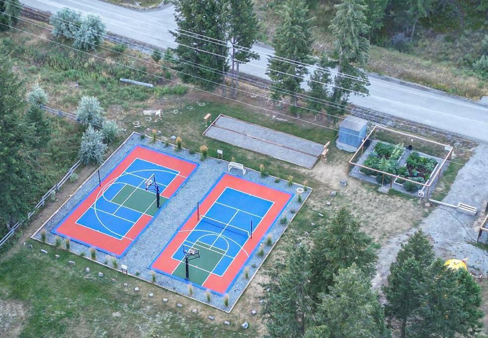 Oasis Getaway, Mins To Lake, King Bed, Dbl Garage Invermere Zewnętrze zdjęcie