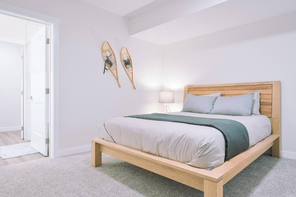 Oasis Getaway, Mins To Lake, King Bed, Dbl Garage Invermere Zewnętrze zdjęcie