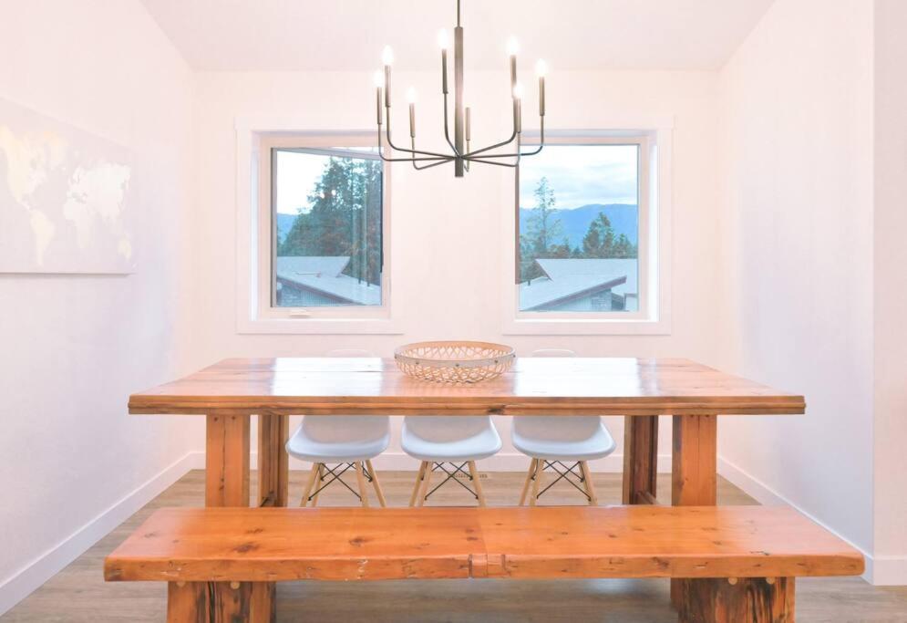 Oasis Getaway, Mins To Lake, King Bed, Dbl Garage Invermere Zewnętrze zdjęcie