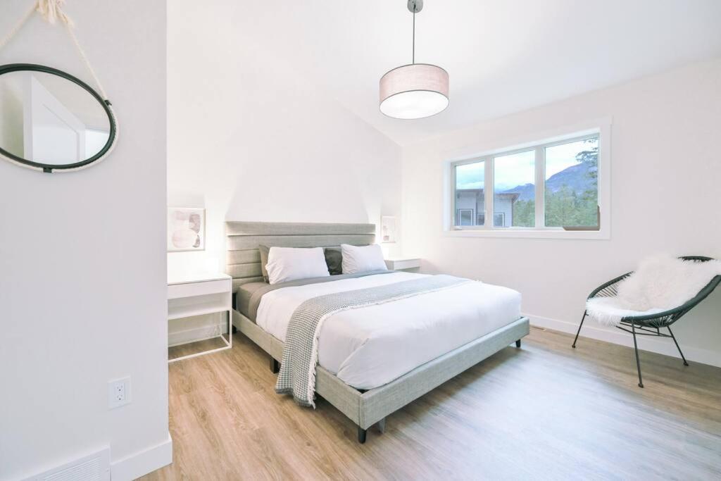 Oasis Getaway, Mins To Lake, King Bed, Dbl Garage Invermere Zewnętrze zdjęcie