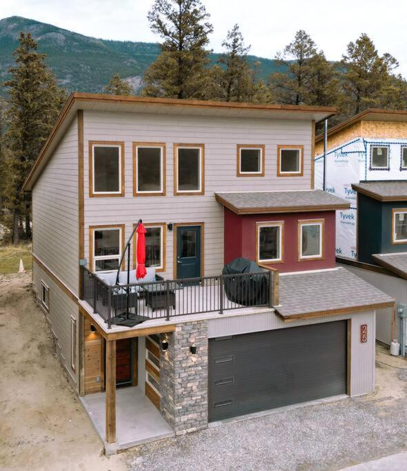 Oasis Getaway, Mins To Lake, King Bed, Dbl Garage Invermere Zewnętrze zdjęcie