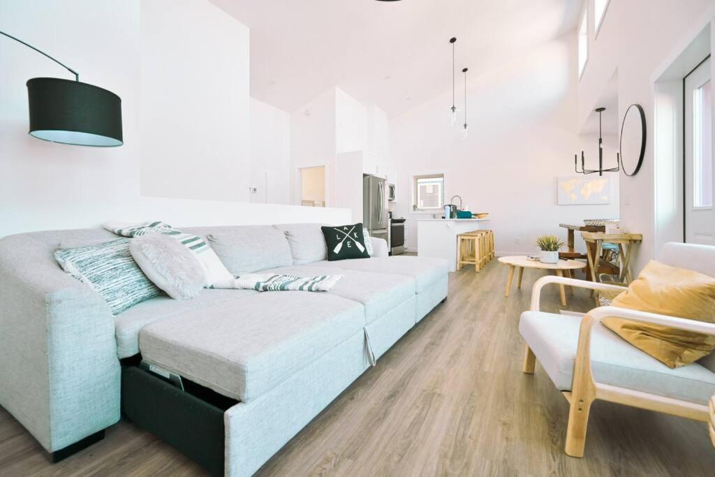 Oasis Getaway, Mins To Lake, King Bed, Dbl Garage Invermere Zewnętrze zdjęcie