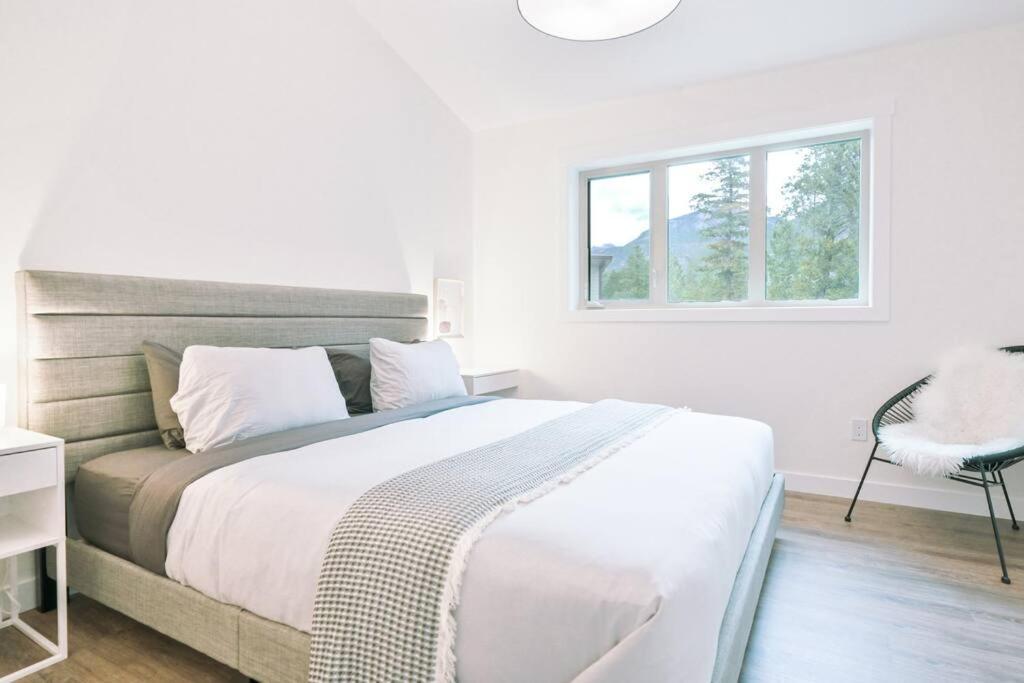 Oasis Getaway, Mins To Lake, King Bed, Dbl Garage Invermere Zewnętrze zdjęcie