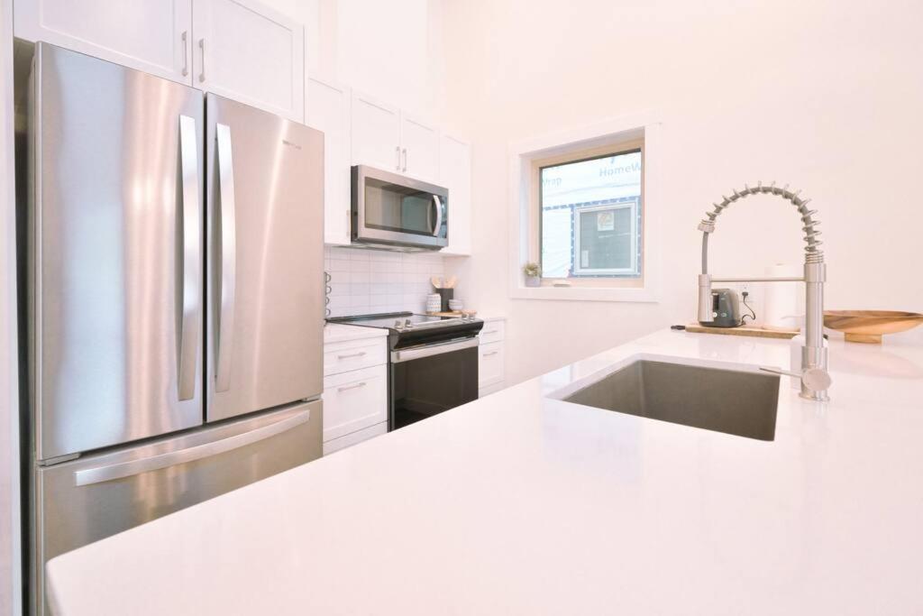 Oasis Getaway, Mins To Lake, King Bed, Dbl Garage Invermere Zewnętrze zdjęcie