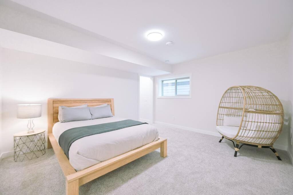 Oasis Getaway, Mins To Lake, King Bed, Dbl Garage Invermere Zewnętrze zdjęcie
